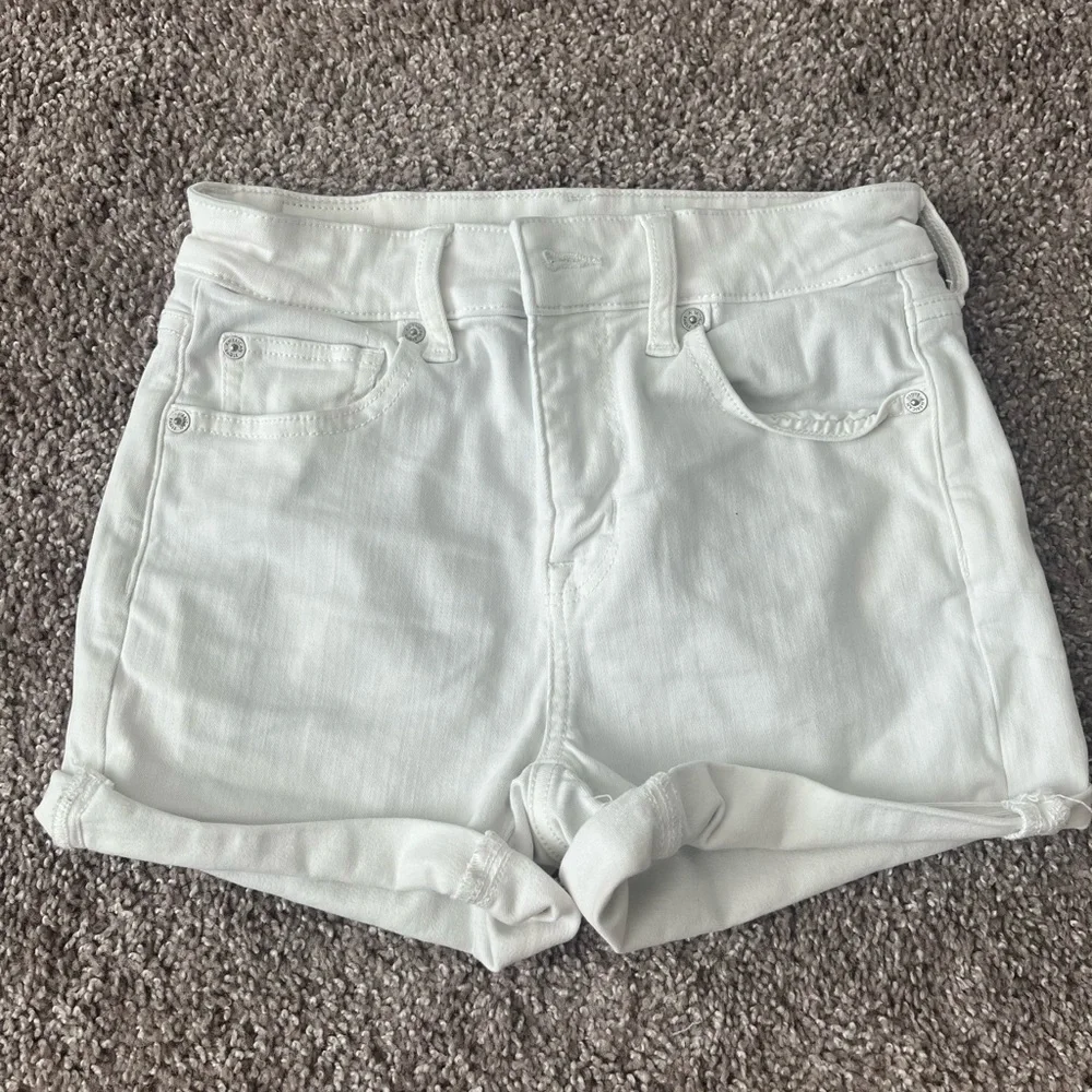 White American Eagle High Waisted Shorts Size 2